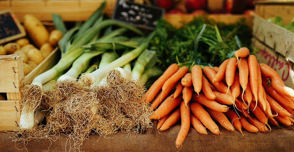 Farmers To You - Fresh vegetables at a market stall